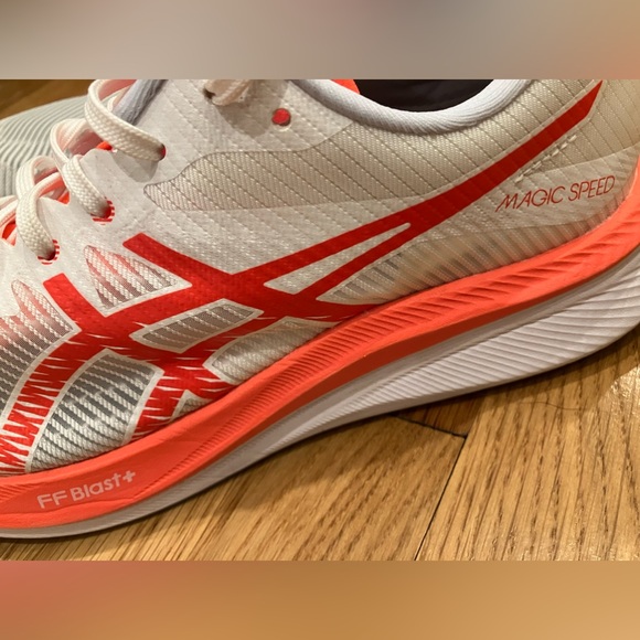 ASICS Magic Speed - Mens size 10 - Picture 2 of 4